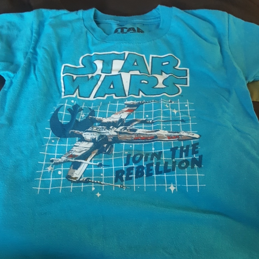 Boy's  Star wars short sleeve t-shirt size m 5/6